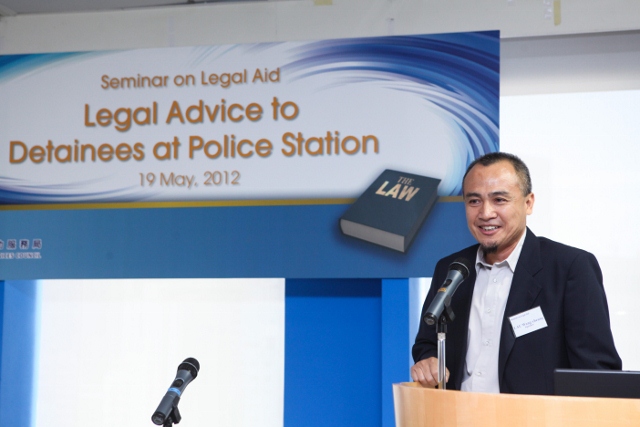劉宏章先生作簡報 Mr Lau Wang Cheung delivers a presentation